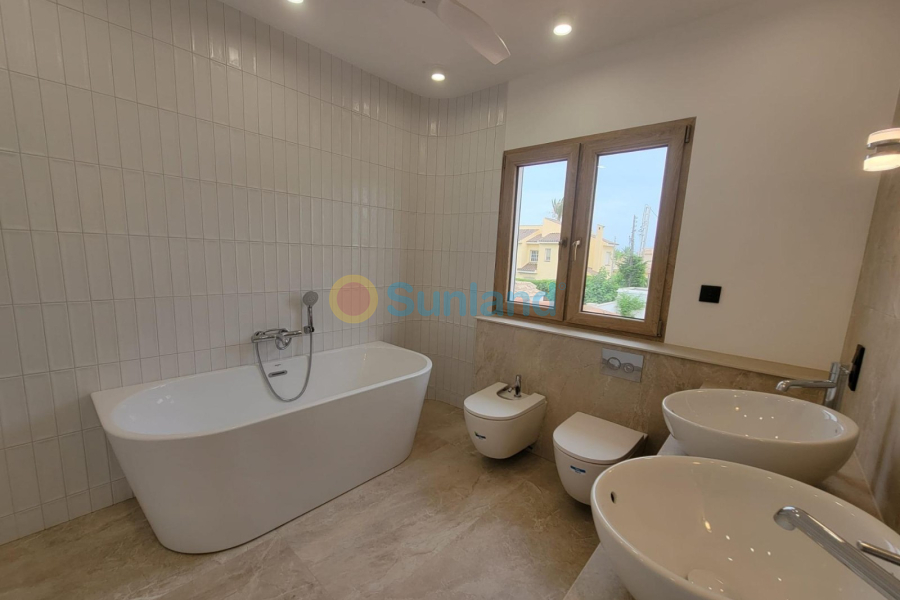 Resale - Villa - Orihuela Costa - 