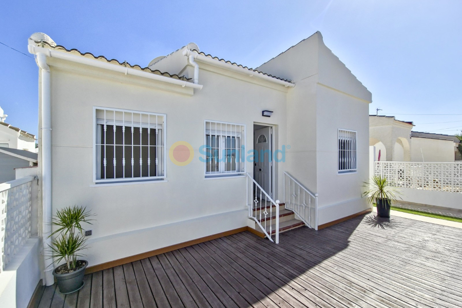 Resale - Villa - Torrevieja - La Siesta