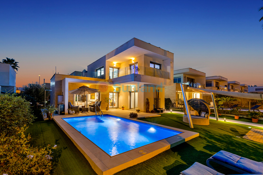 Resale - Villa - Orihuela - Vistabella Golf