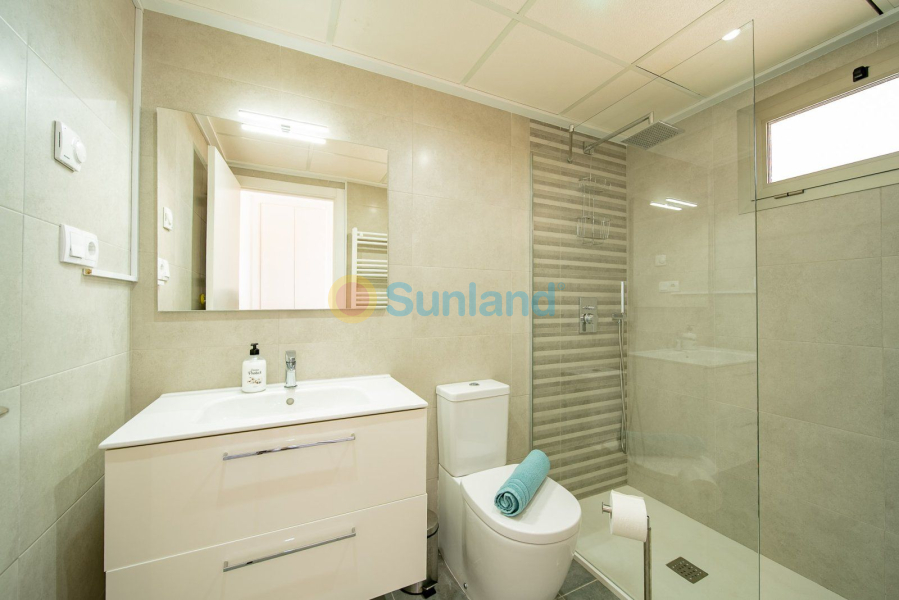 Resale - Apartamento - Orihuela Costa - Villamartin