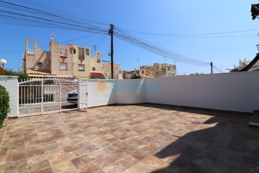 Resale - Villa - Torrevieja - El Salado