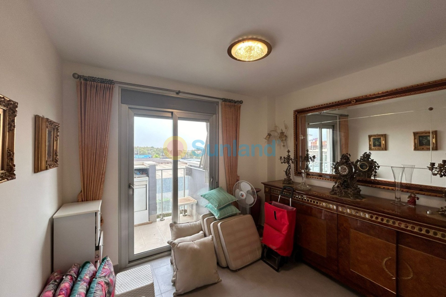 Resale - Apartment - Orihuela Costa - Villamartin