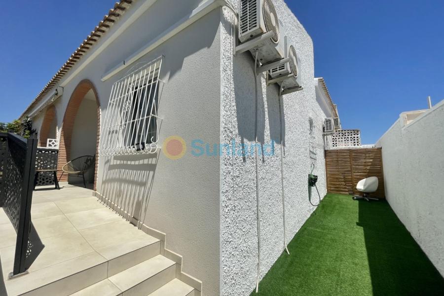 Вторичка - Bилла - Torrevieja - Nueva Torrevieja - Aguas Nuevas