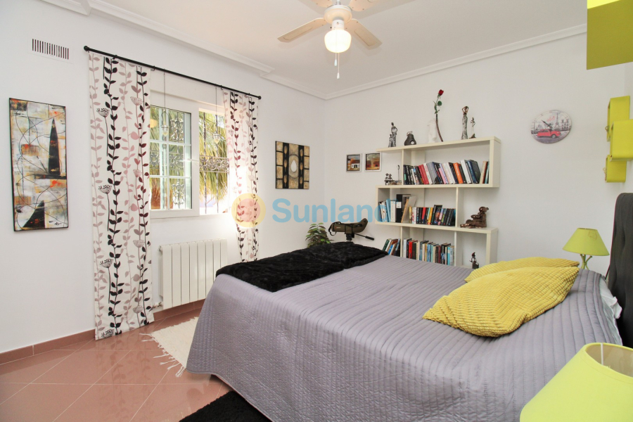 Resale - Villa - Villamartin - Los Dolses