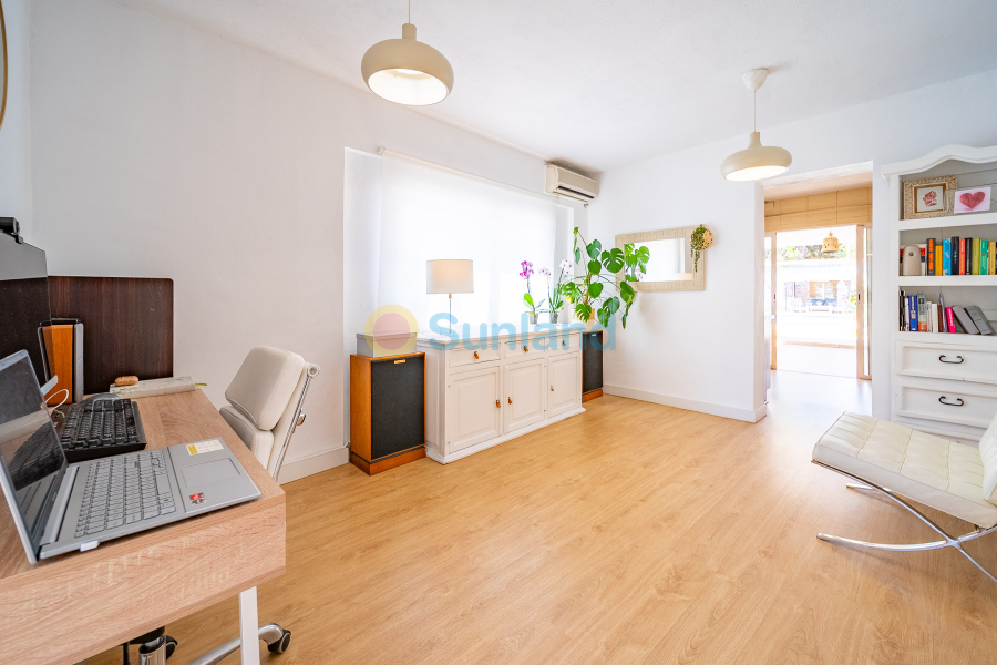 Resale - Villa - Torrevieja - Los Balcones