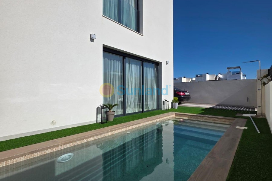 Segunda mano - Chalet - Benijofar