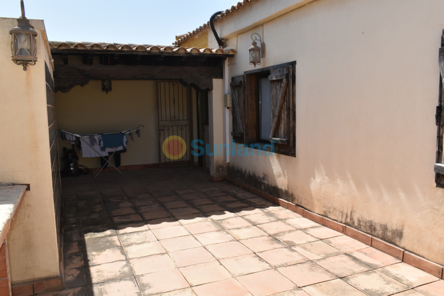 Brukte eiendommer - h - Algorfa