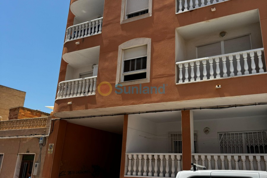 Resale - Apartment - Torrevieja - Torrevieja Centro