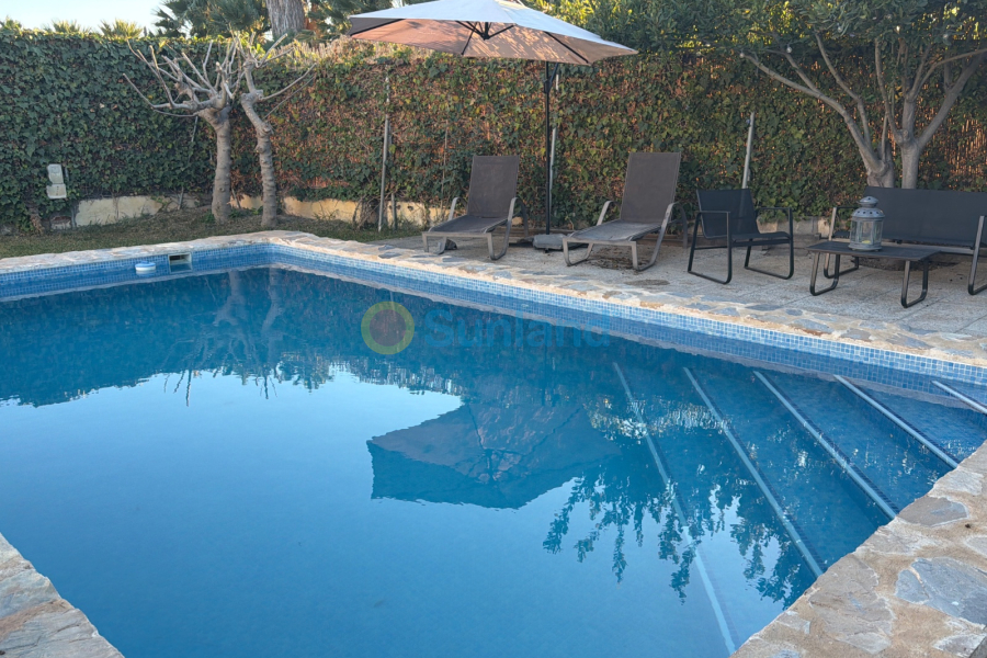 Resale - Villa - Dolores - 