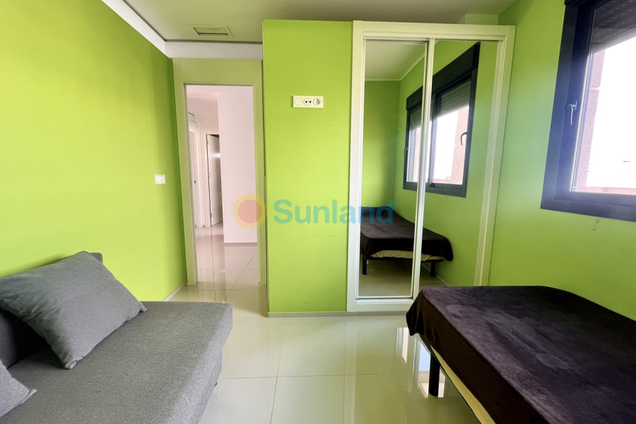 Resale - P - Los Dolses