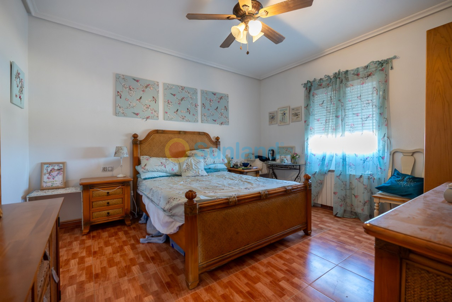 Resale - Villa - Cañada Del Trigo