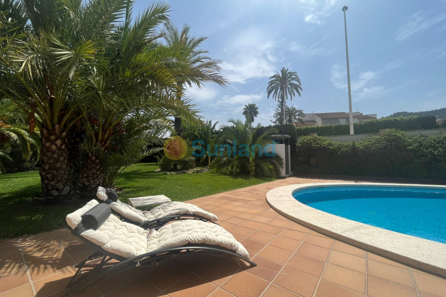 Resale - Villa - Benidorm