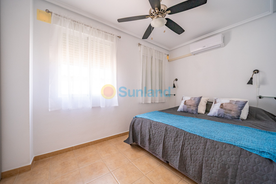 Resale - Casa de Pueblo - Torrevieja - Aguas Nuevas