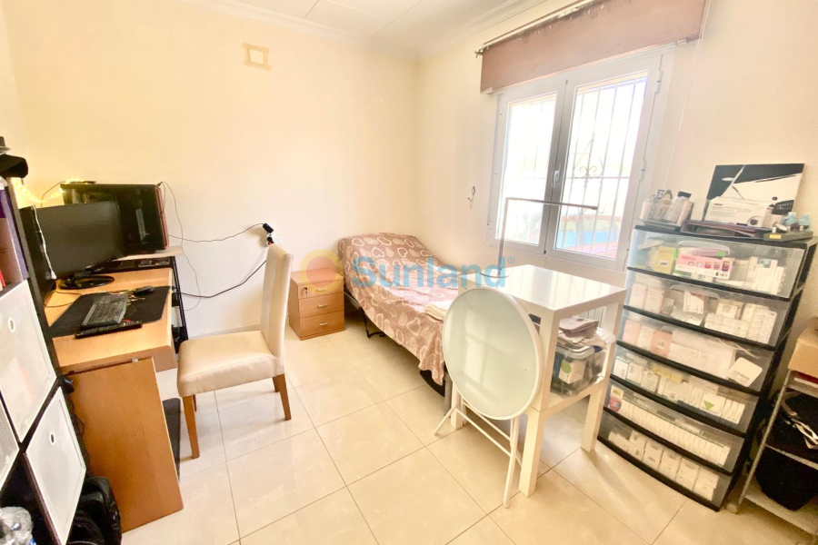 Resale - Villa - Torrevieja - 