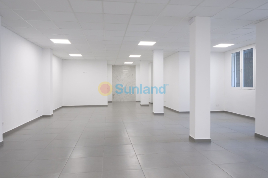 Segunda mano - Commercial - Torrevieja - Centro
