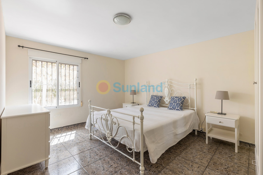 Resale - Villa - Albatera
