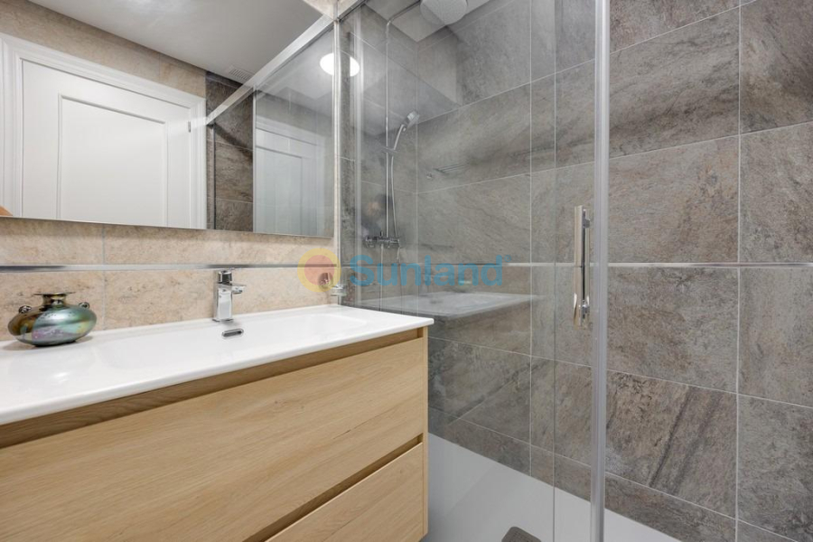 Resale - Apartment - Orihuela Costa - Campoamor