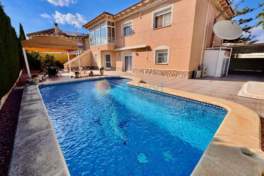 Använda fastigheter - Villa - Benferri