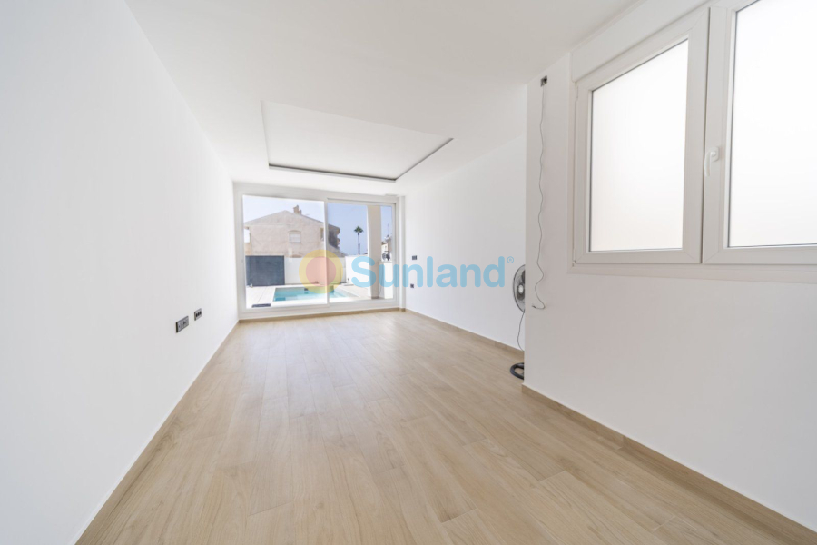 Resale - Villa - Torrevieja - Aguas Nuevas