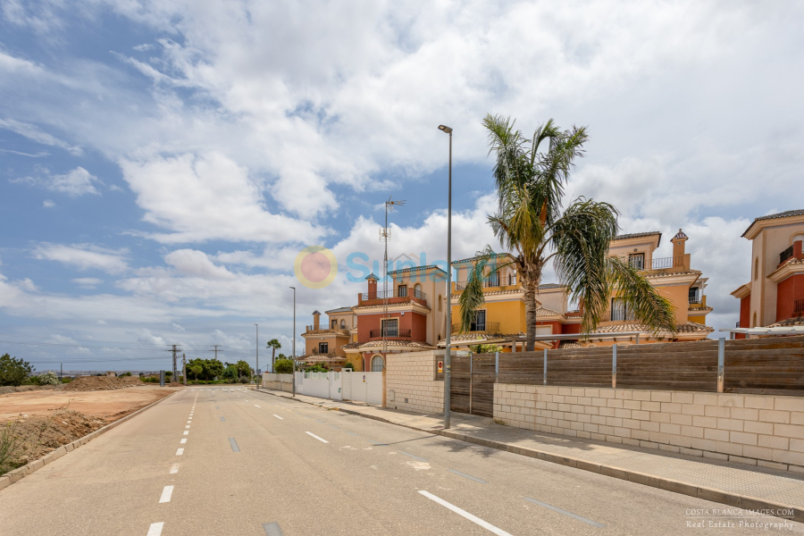 Segunda mano - Chalet - Los Montesinos - Los Montesinos - Urb. La Herrada