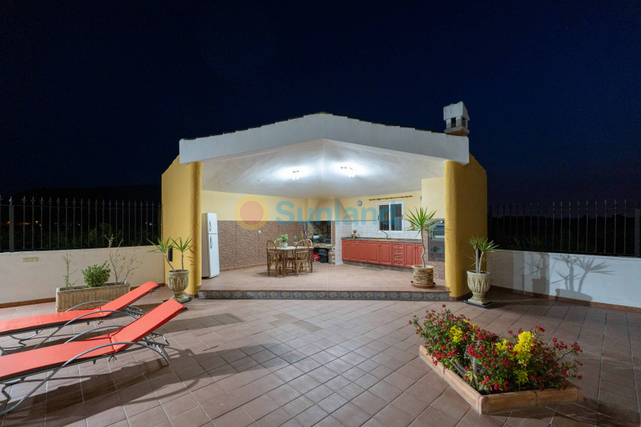 Använda fastigheter - Villa - Orihuela