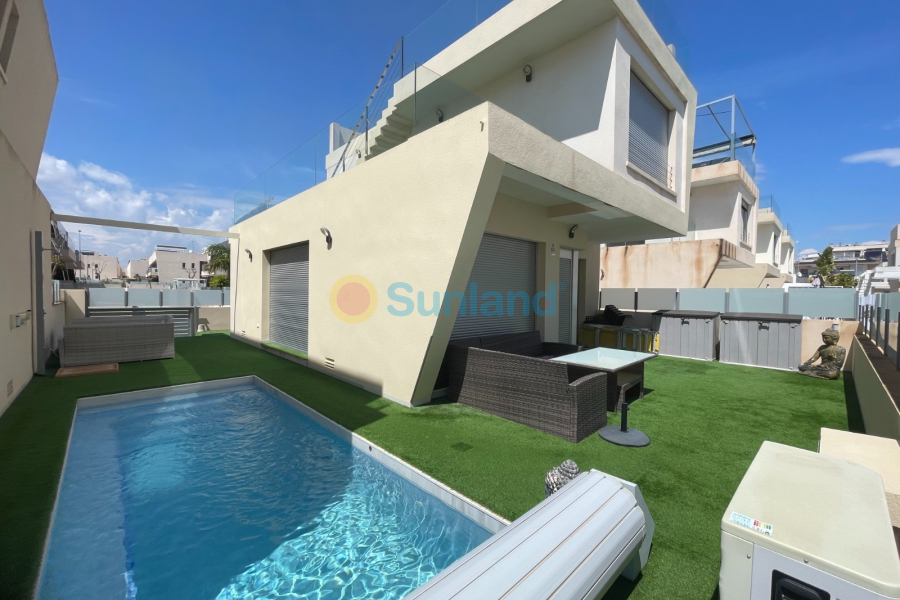 Resale - Villa - Orihuela Costa - 