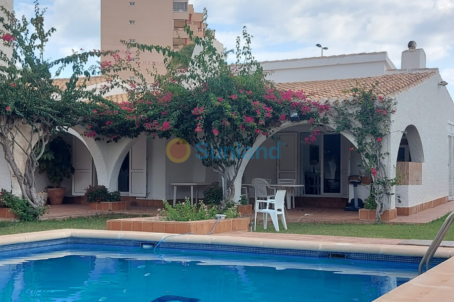 Resale - Villa - La Manga del Mar Menor - 