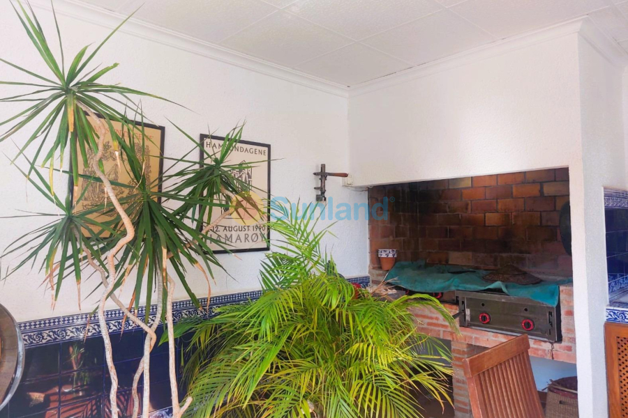 Resale - M - La Marina