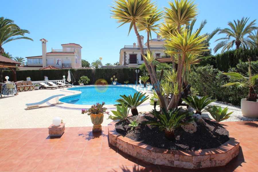 Använda fastigheter - Villa - Torrevieja - Punta Prima