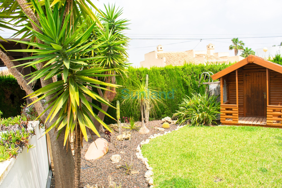 Använda fastigheter - Villa - Orihuela Costa - MUY CERCA DE LA PLAYA