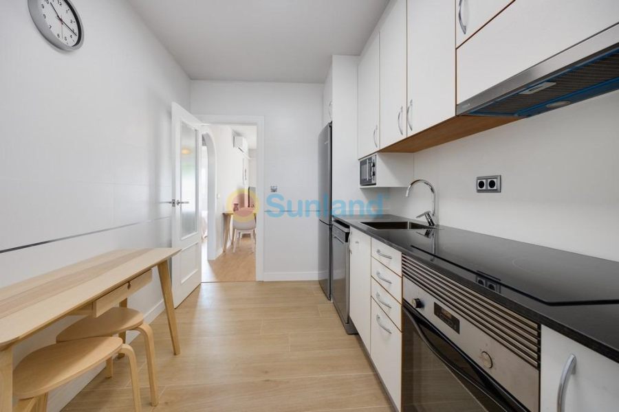 Resale - Apartment - Orihuela Costa - Campoamor