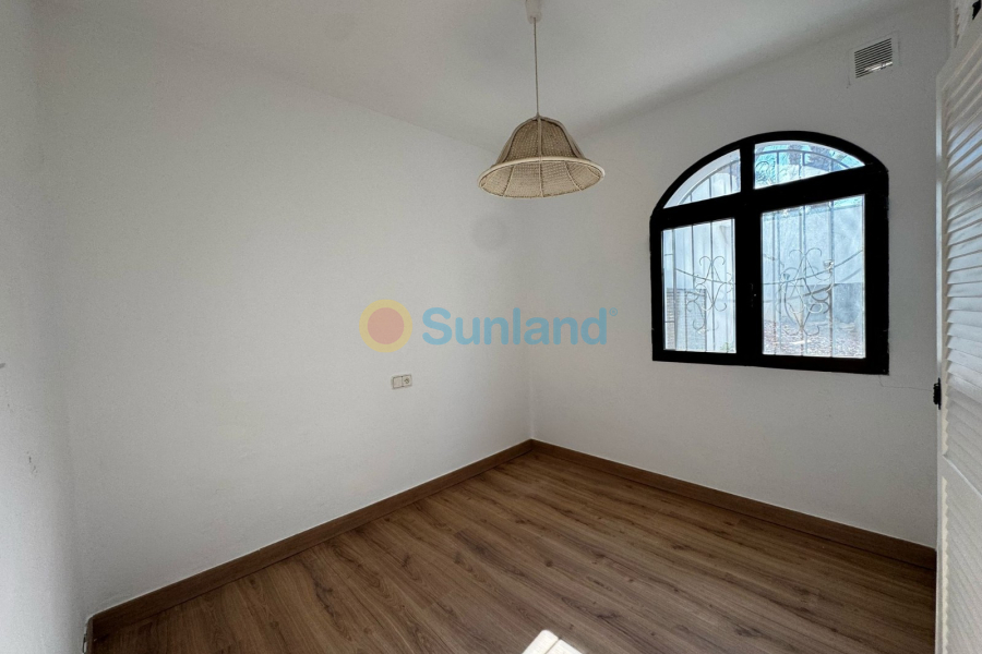 Resale - Villa - Orihuela Costa - Los Dolses