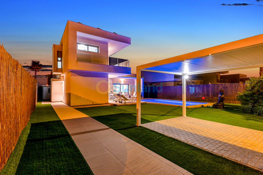 Resale - Villa - Orihuela - Vistabella Golf