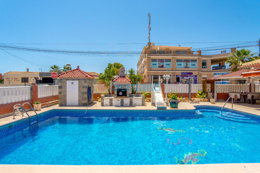 Använda fastigheter - Villa - Orihuela Costa - Campoamor