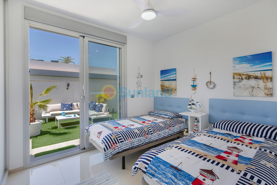 Resale - Villa - Torrevieja - La Siesta