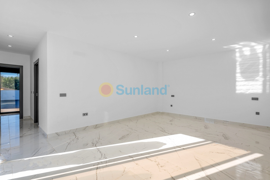 Вторичка - Bилла - Campoamor