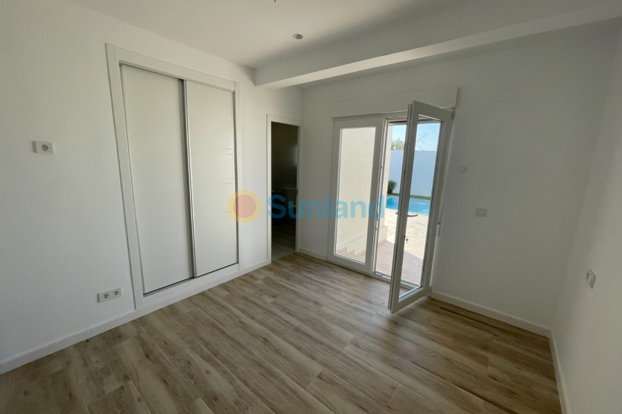 Resale - Villa - Torrevieja - San Luis