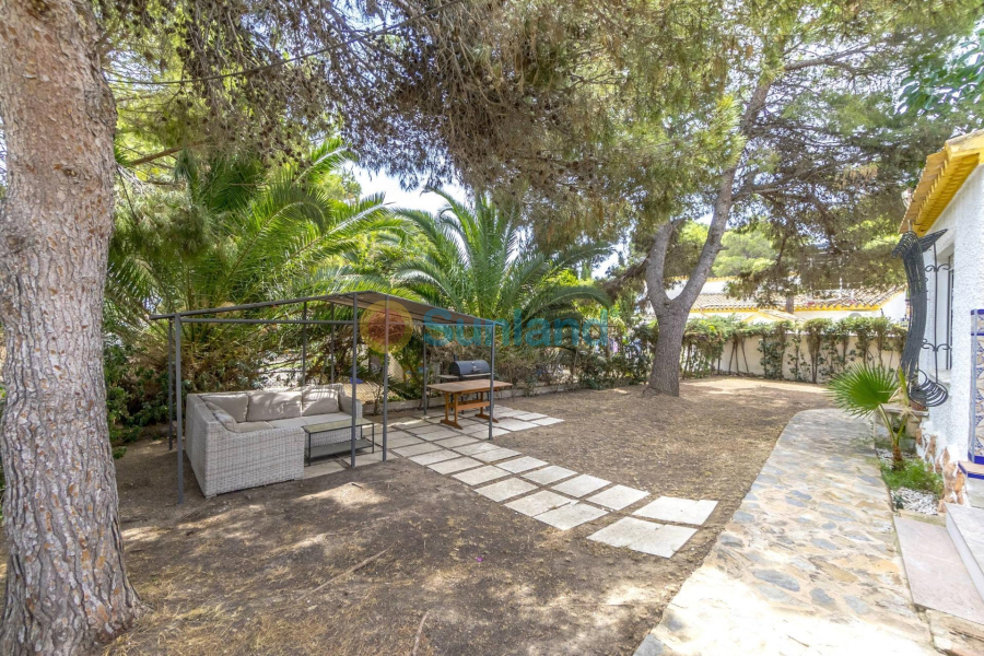 Resale - Villa - Orihuela Costa - Punta Prima