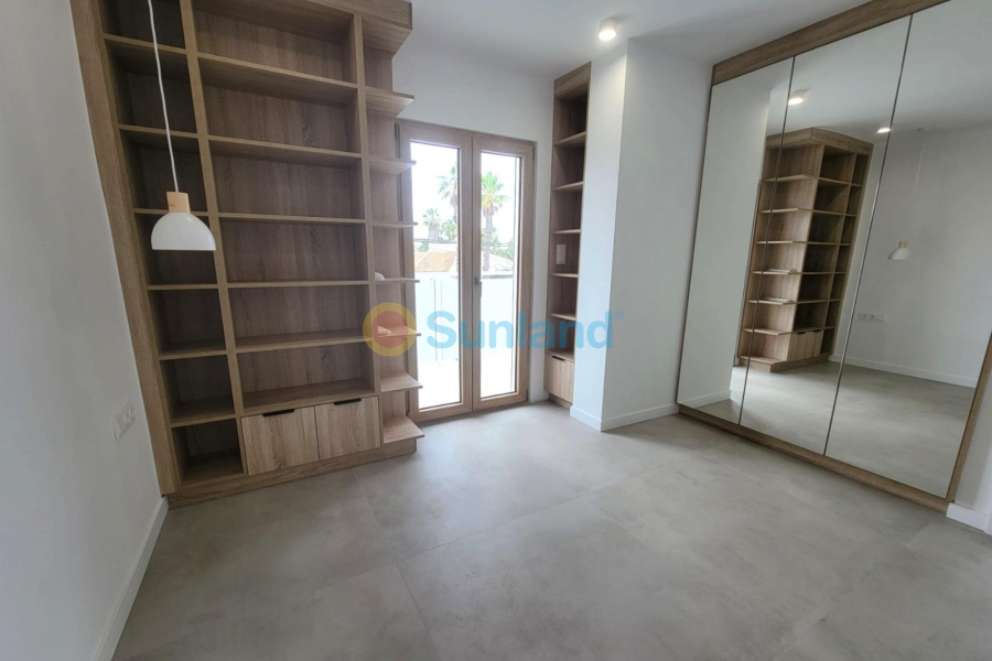 Resale - Villa - Orihuela Costa - 
