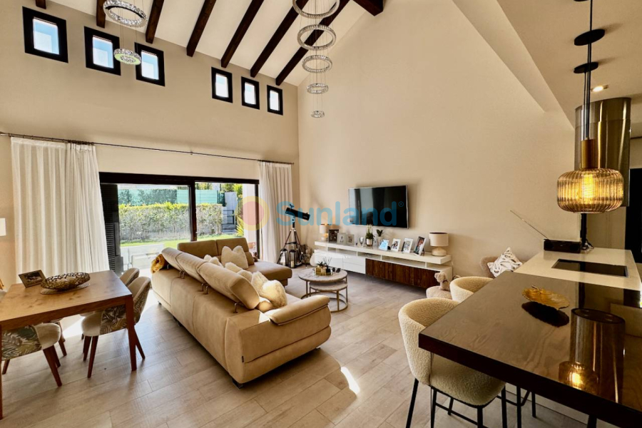 Resale - Villa - La Finca Golf