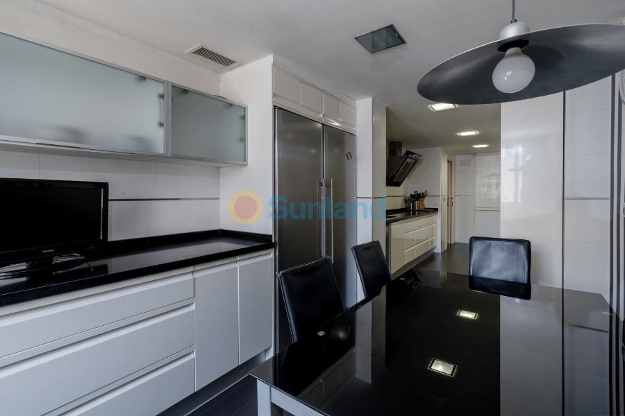 Resale - Apartment - Alicante - Center