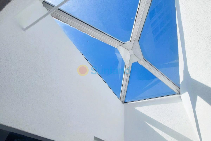 Resale - M - La Marina