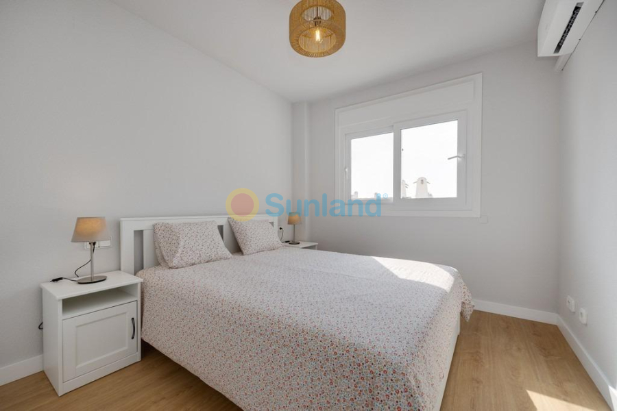 Resale - Apartment - Orihuela Costa - Campoamor