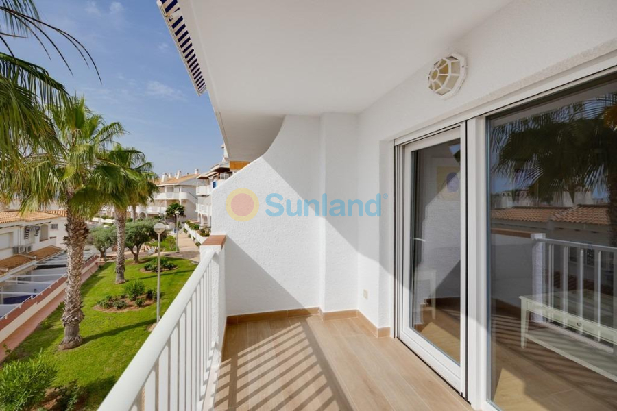 Resale - Apartment - Orihuela Costa - Campoamor