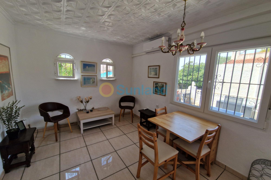 Resale - Villa - Guardamar del Segura - Pinomar