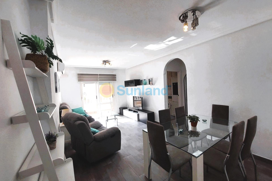 Resale - Apartment - Torrevieja - Paseo maritimo