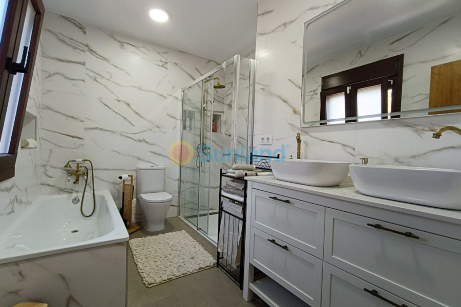 Resale - Villa - Pinar De Campoverde - 
