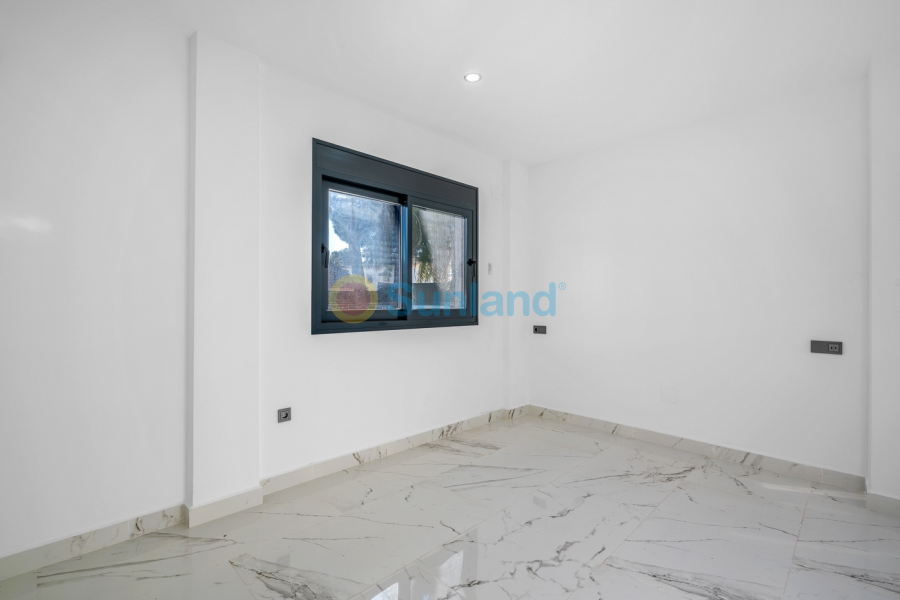 Вторичка - Bилла - Campoamor