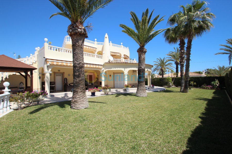 Resale - Villa - Torrevieja - Punta Prima