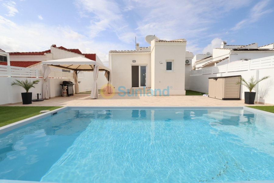 Segunda mano - Chalet - Torrevieja - San Luis